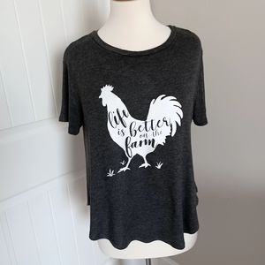 Ladies  Queen Bees T Shirt sz M gray in color with white rooster.